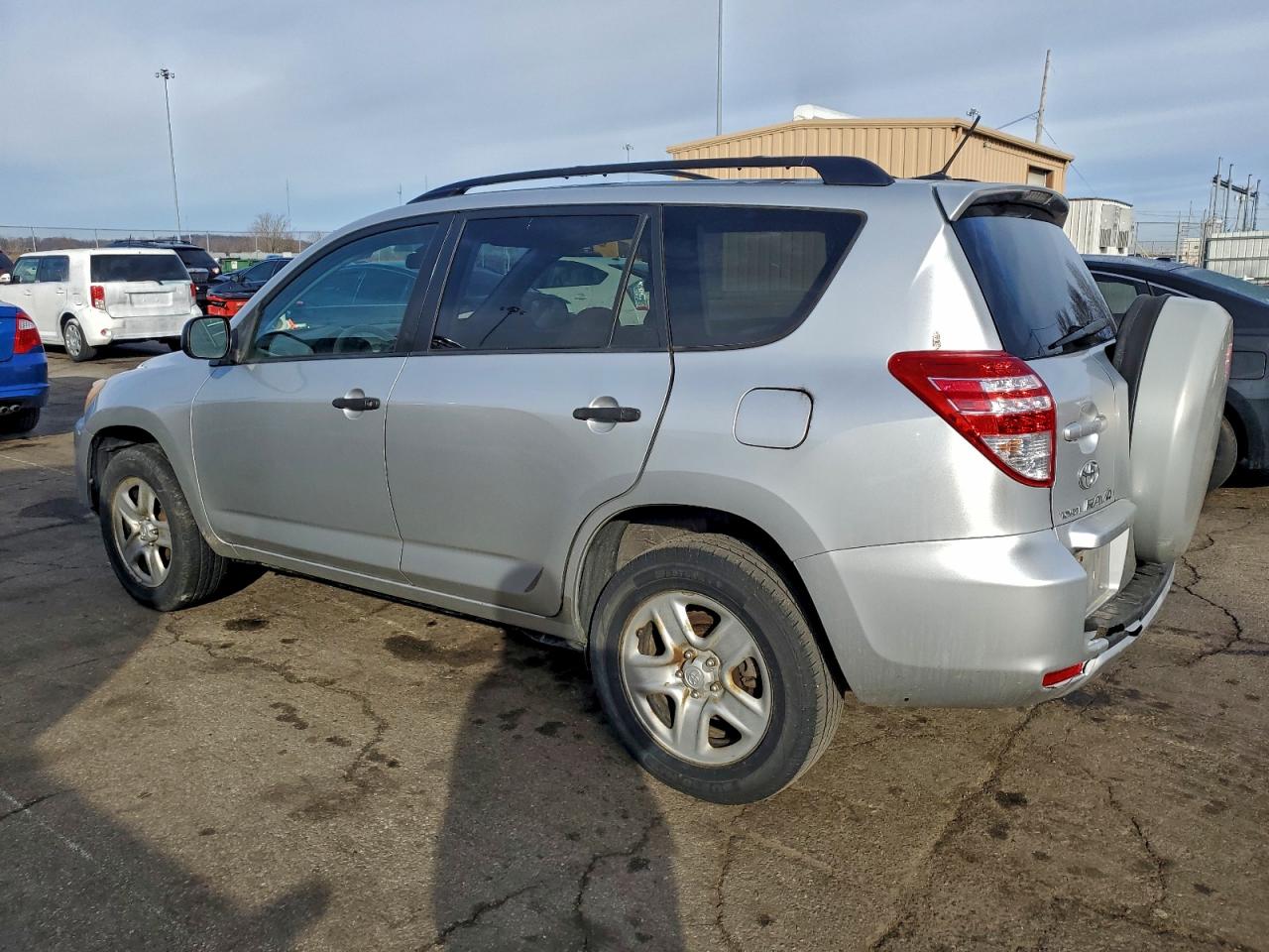 2010 TOYOTA RAV4 photo 2