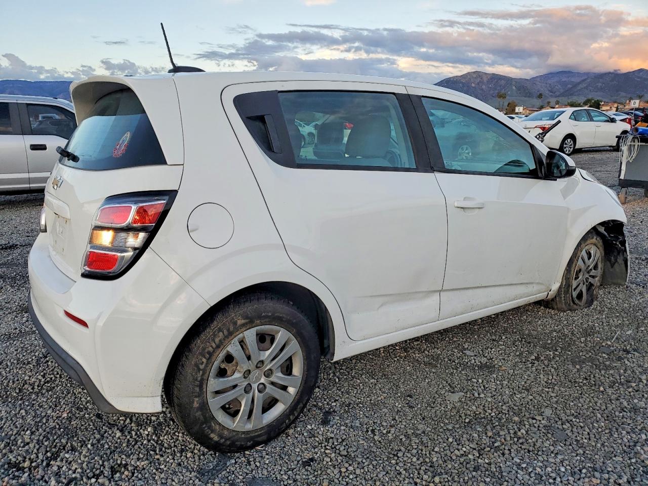 2017 CHEVROLET SONIC photo 3