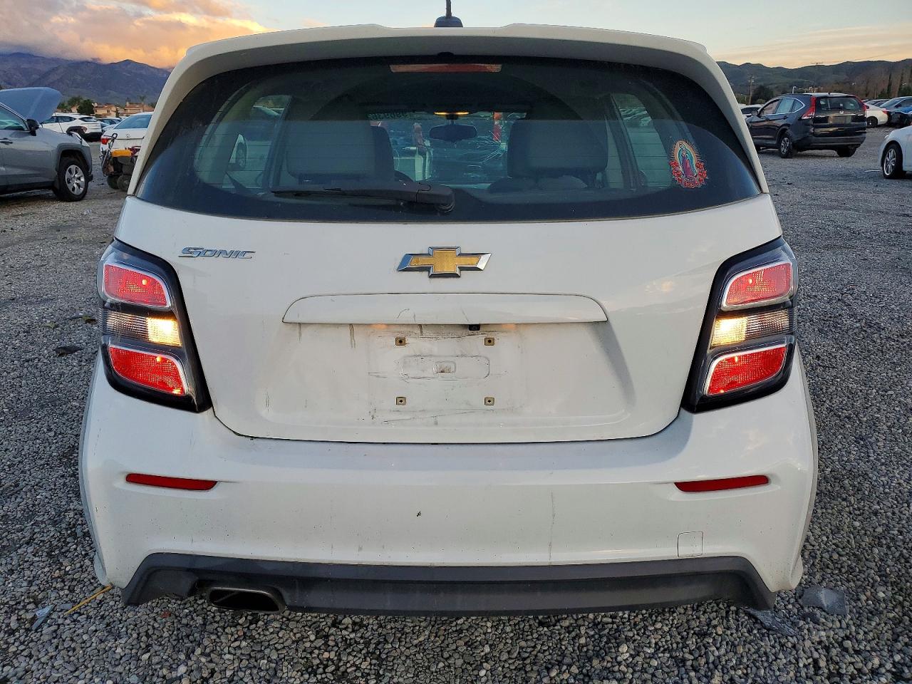 2017 CHEVROLET SONIC photo 6