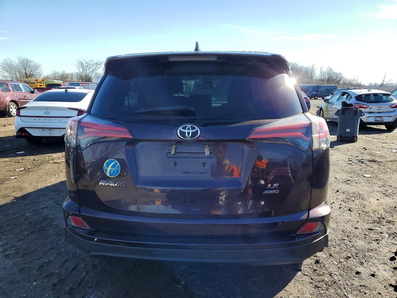 2018 TOYOTA RAV4 LE photo 6