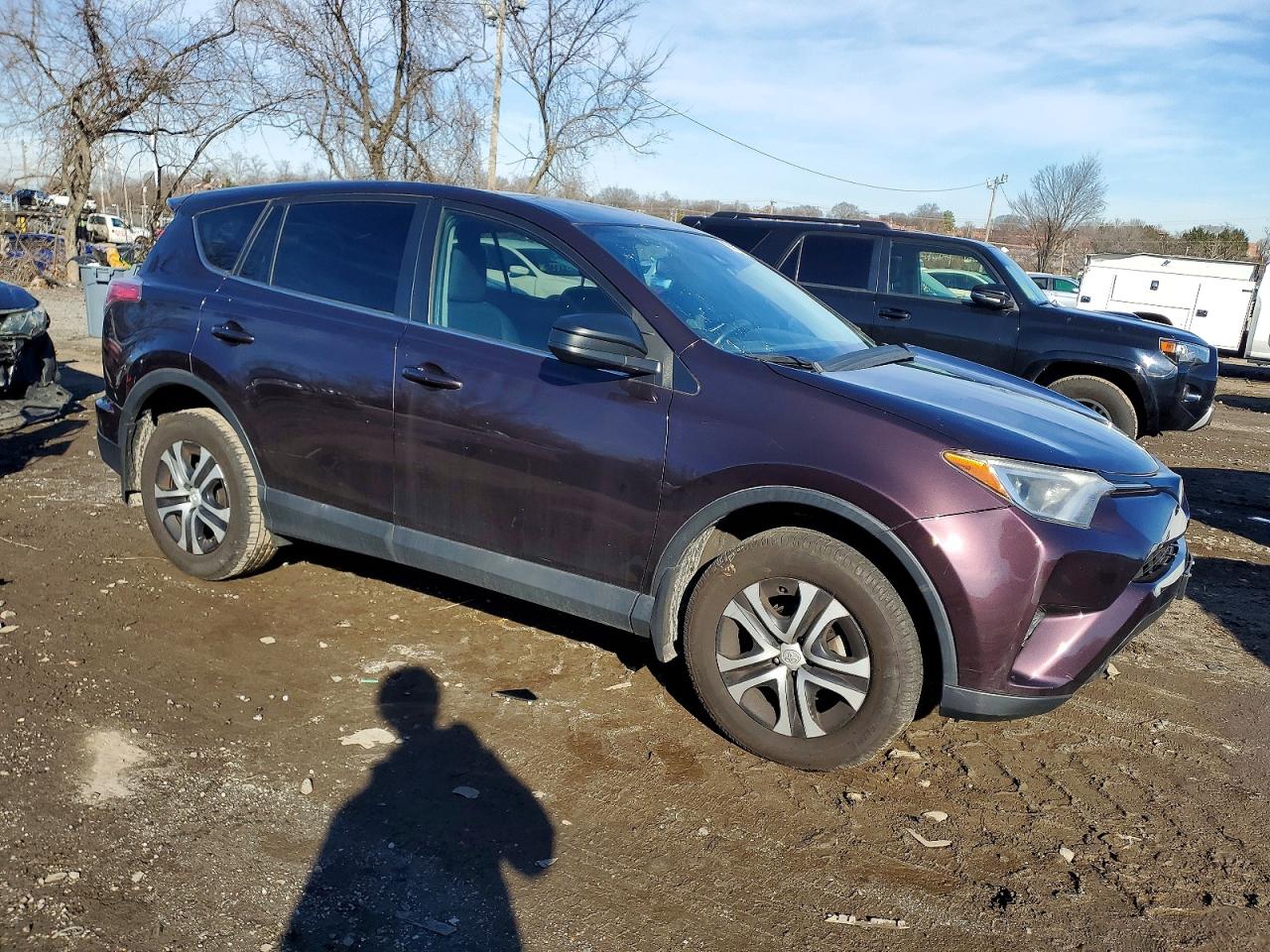 2018 TOYOTA RAV4 LE photo 4