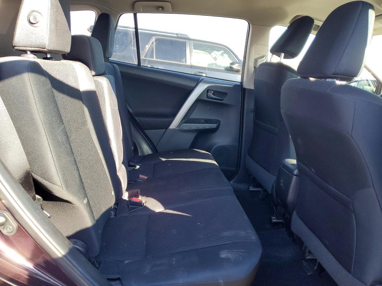 2018 TOYOTA RAV4 LE photo 11