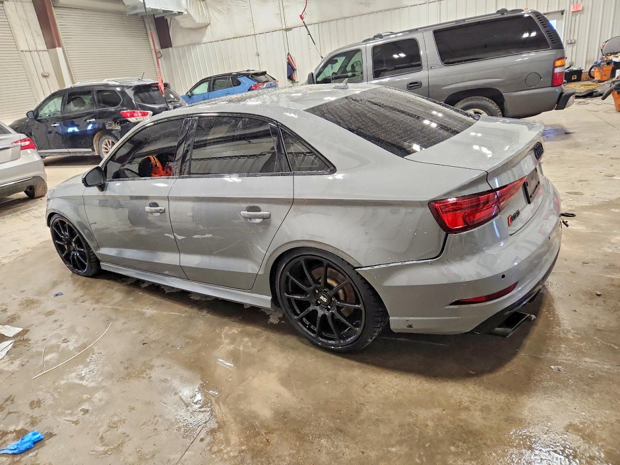 2018 AUDI RS3 photo 2
