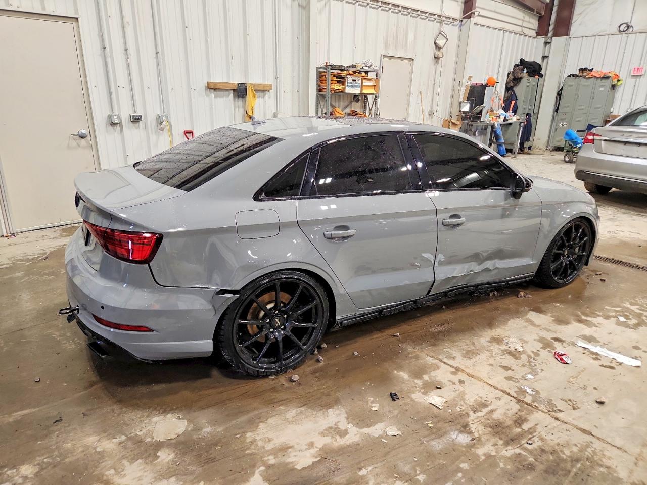 2018 AUDI RS3 photo 3