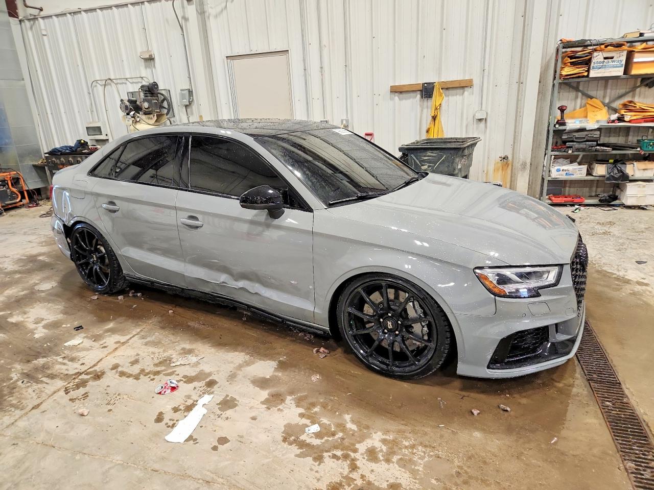 2018 AUDI RS3 photo 4