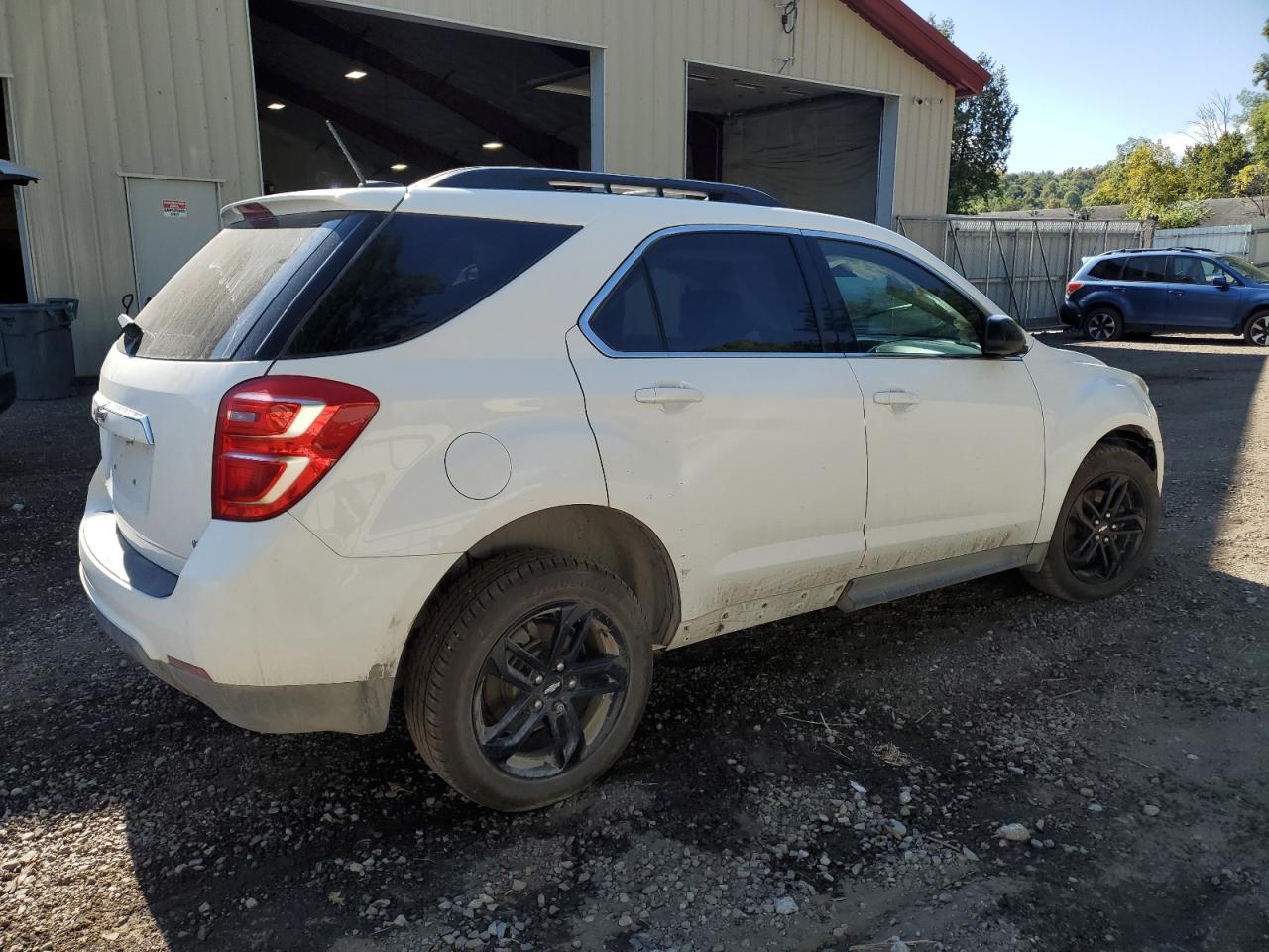 2017 CHEVROLET EQUINOX LT photo 3