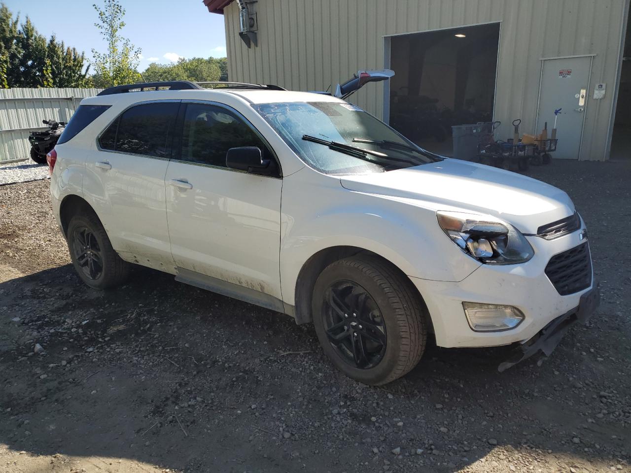 2017 CHEVROLET EQUINOX LT photo 4