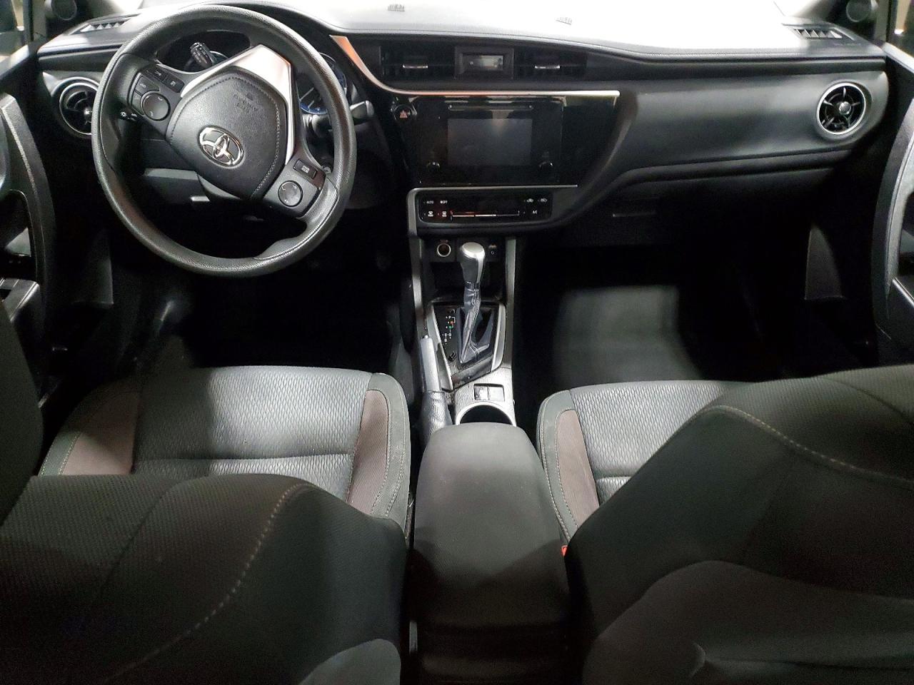 2019 TOYOTA COROLLA L photo 8