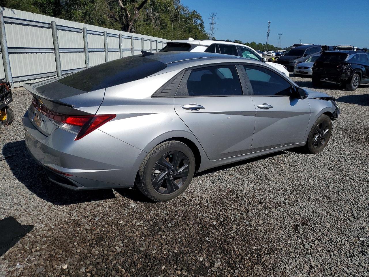 2022 HYUNDAI ELANTRA SEL photo 3