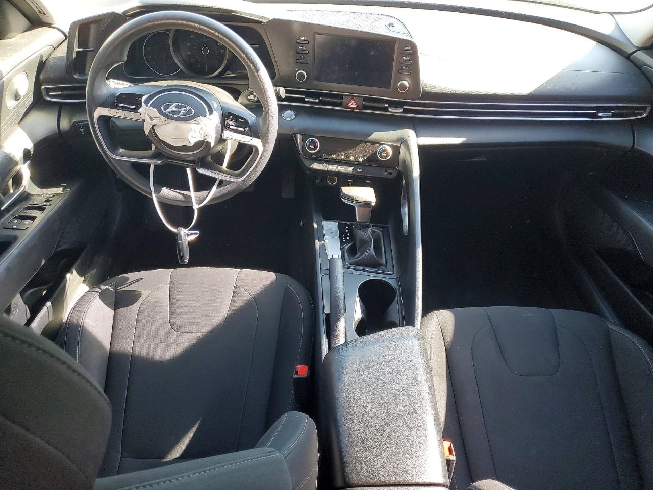 2022 HYUNDAI ELANTRA SEL photo 8