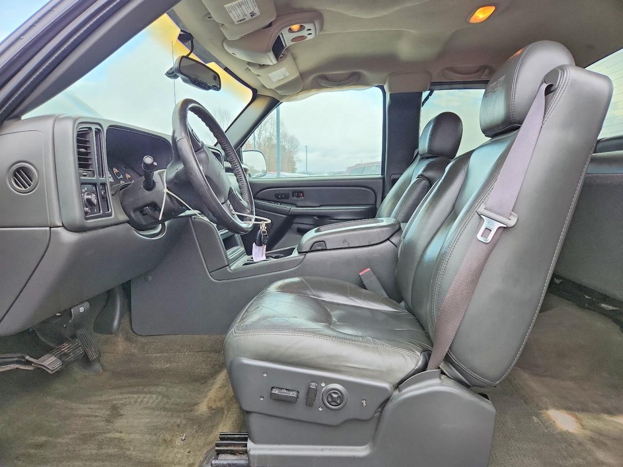 2005 CHEVROLET SILVERADO SS photo 7