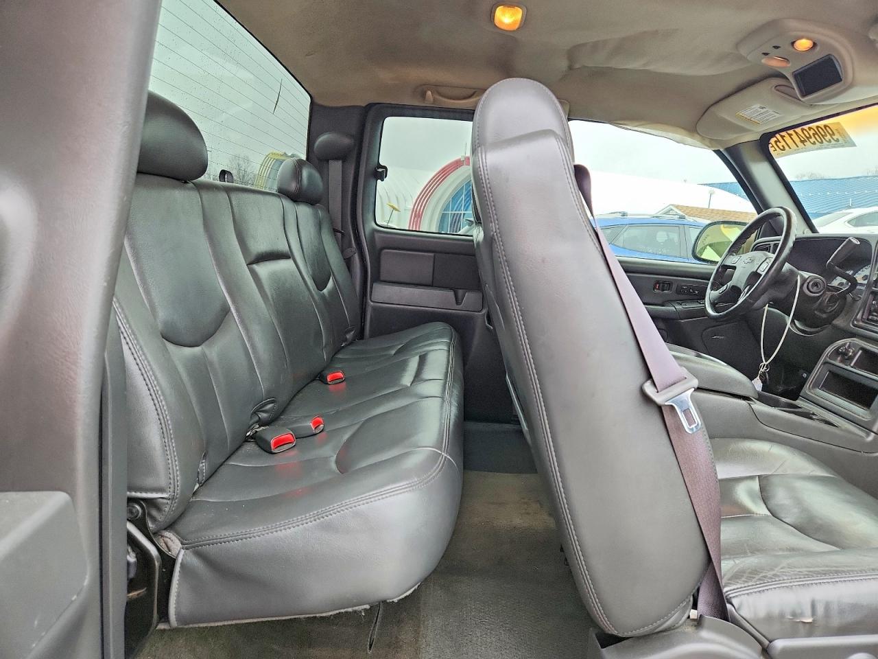 2005 CHEVROLET SILVERADO SS photo 10