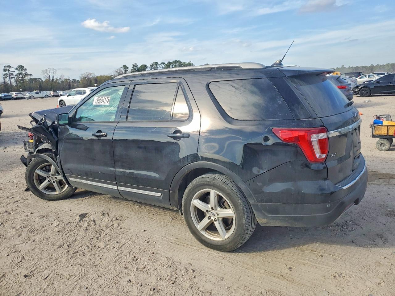2018 FORD EXPLORER XLT photo 2