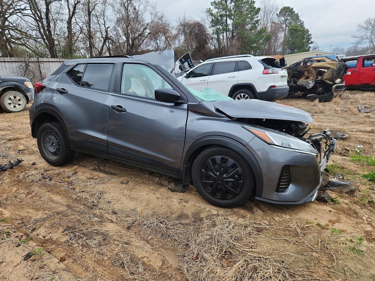 2022 NISSAN KICKS S photo 4