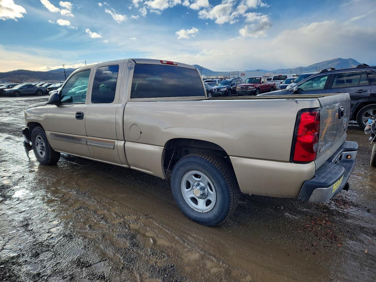 2004 CHEVROLET SILVERADO C1500 photo 2