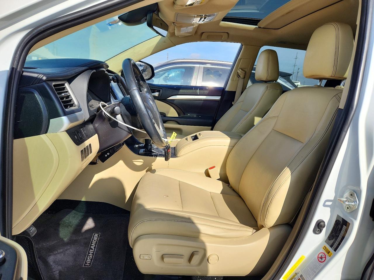 2019 TOYOTA HIGHLANDER SE photo 7