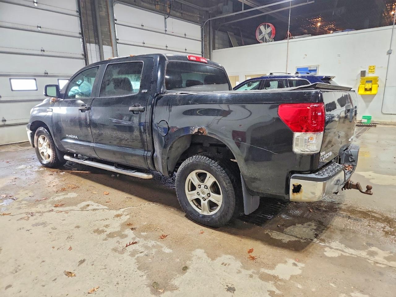 2010 TOYOTA TUNDRA CREWMAX SR5 photo 2