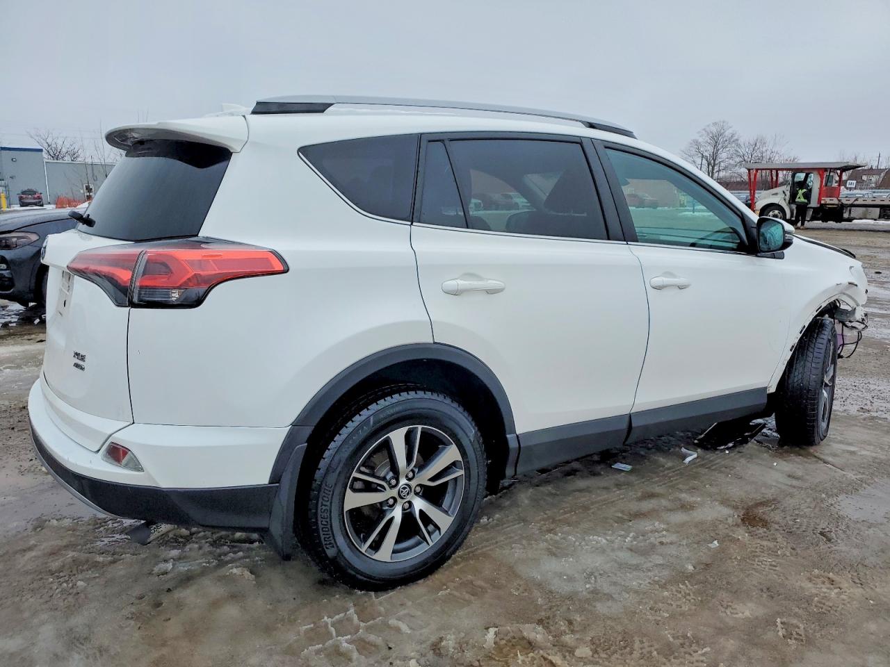 2017 TOYOTA RAV4 XLE photo 3