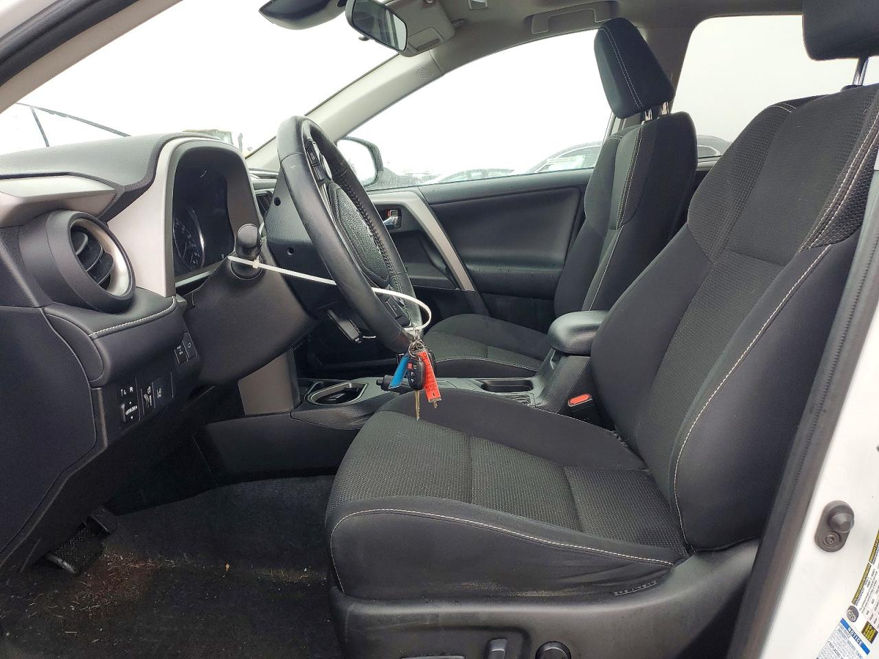2017 TOYOTA RAV4 XLE photo 7