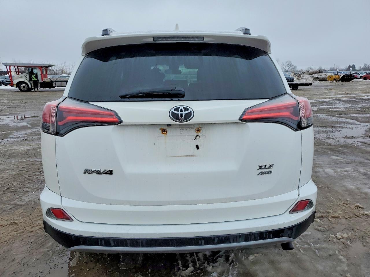 2017 TOYOTA RAV4 XLE photo 6