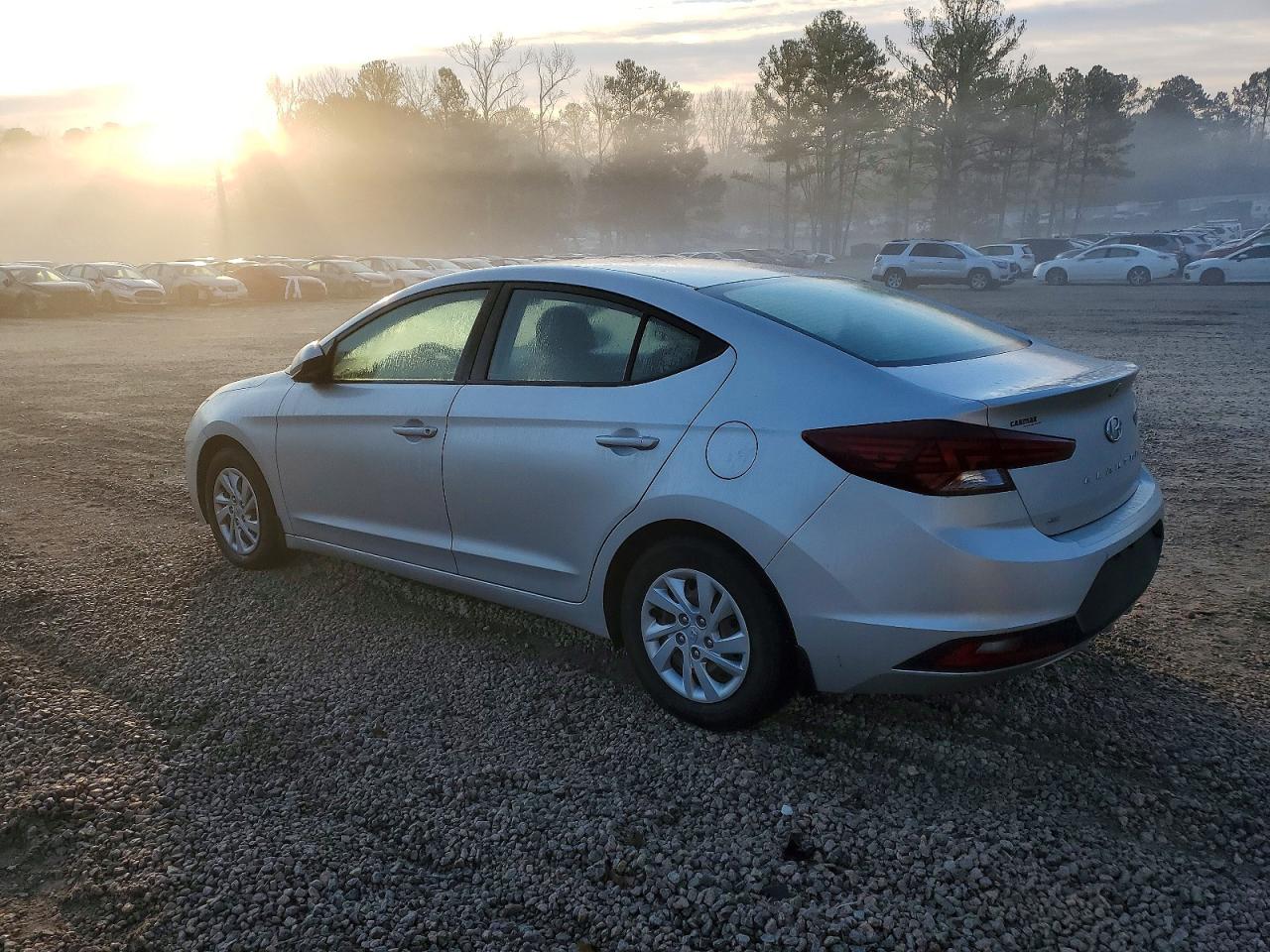 2019 HYUNDAI ELANTRA SE photo 2
