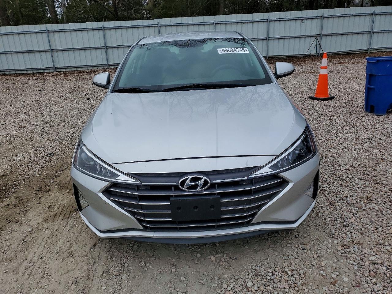 2019 HYUNDAI ELANTRA SE photo 5