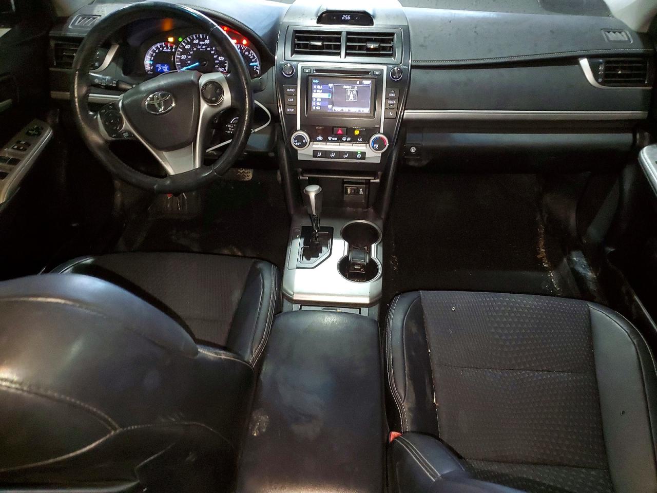 2014 TOYOTA CAMRY L photo 8