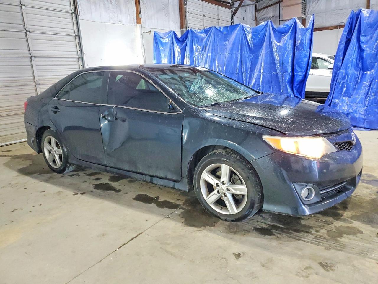 2014 TOYOTA CAMRY L photo 4