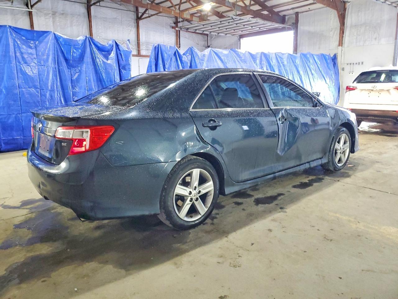 2014 TOYOTA CAMRY L photo 3