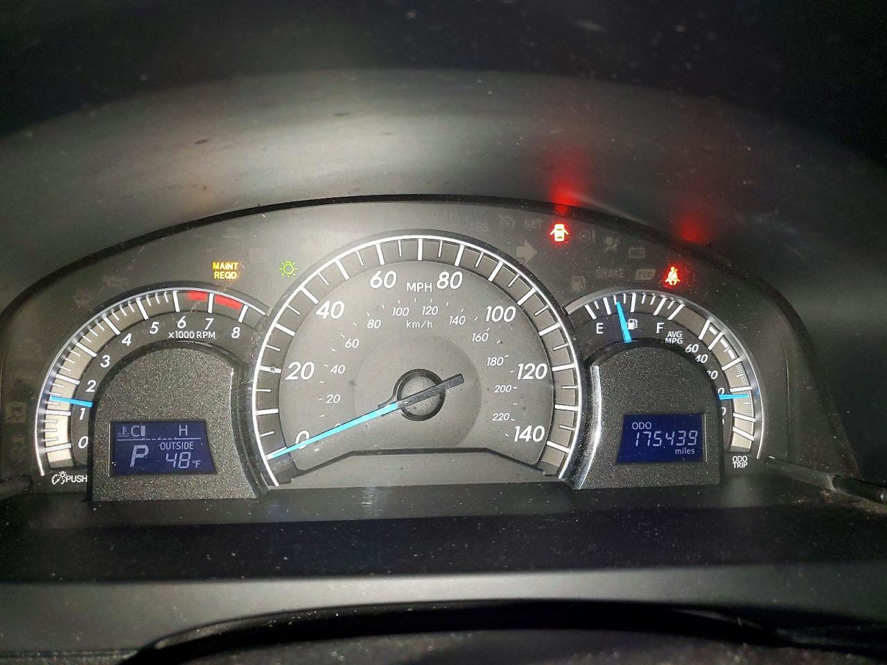 2014 TOYOTA CAMRY L photo 9