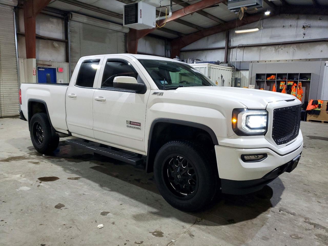 2017 GMC SIERRA K1500 SLE photo 4