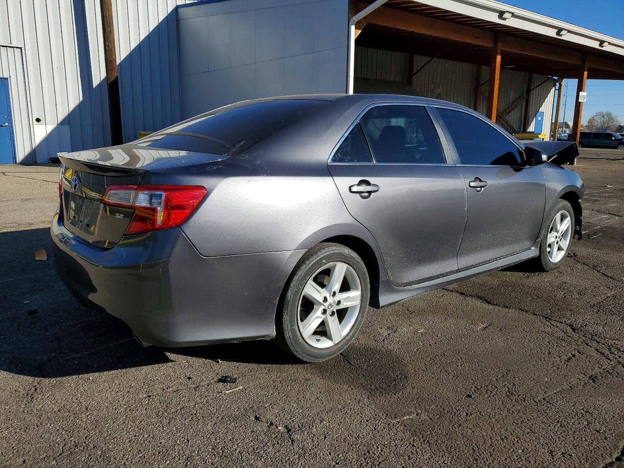 2014 TOYOTA CAMRY SE photo 5