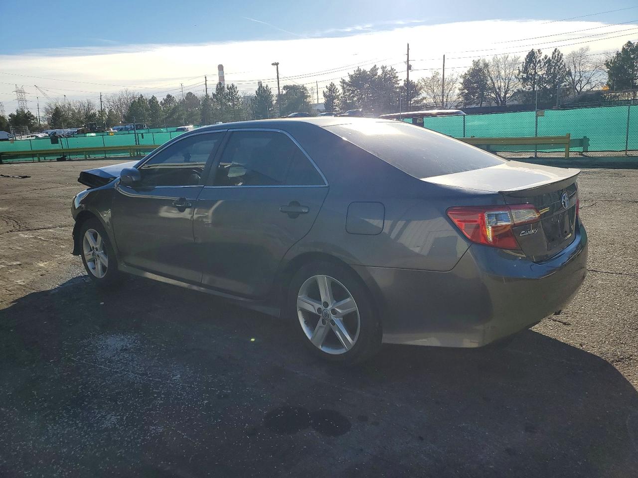 2014 TOYOTA CAMRY SE photo 3