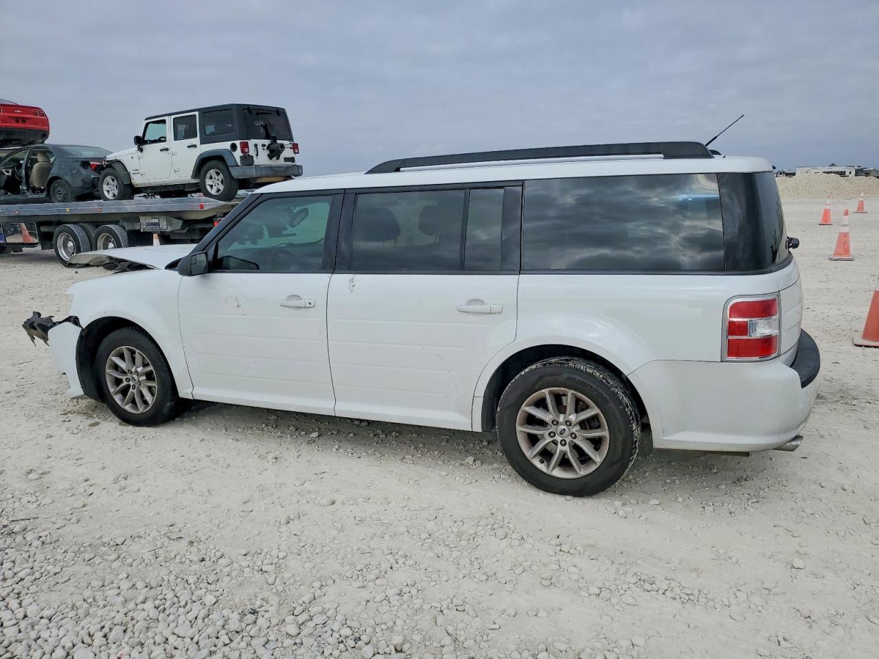 2016 FORD FLEX SE photo 2
