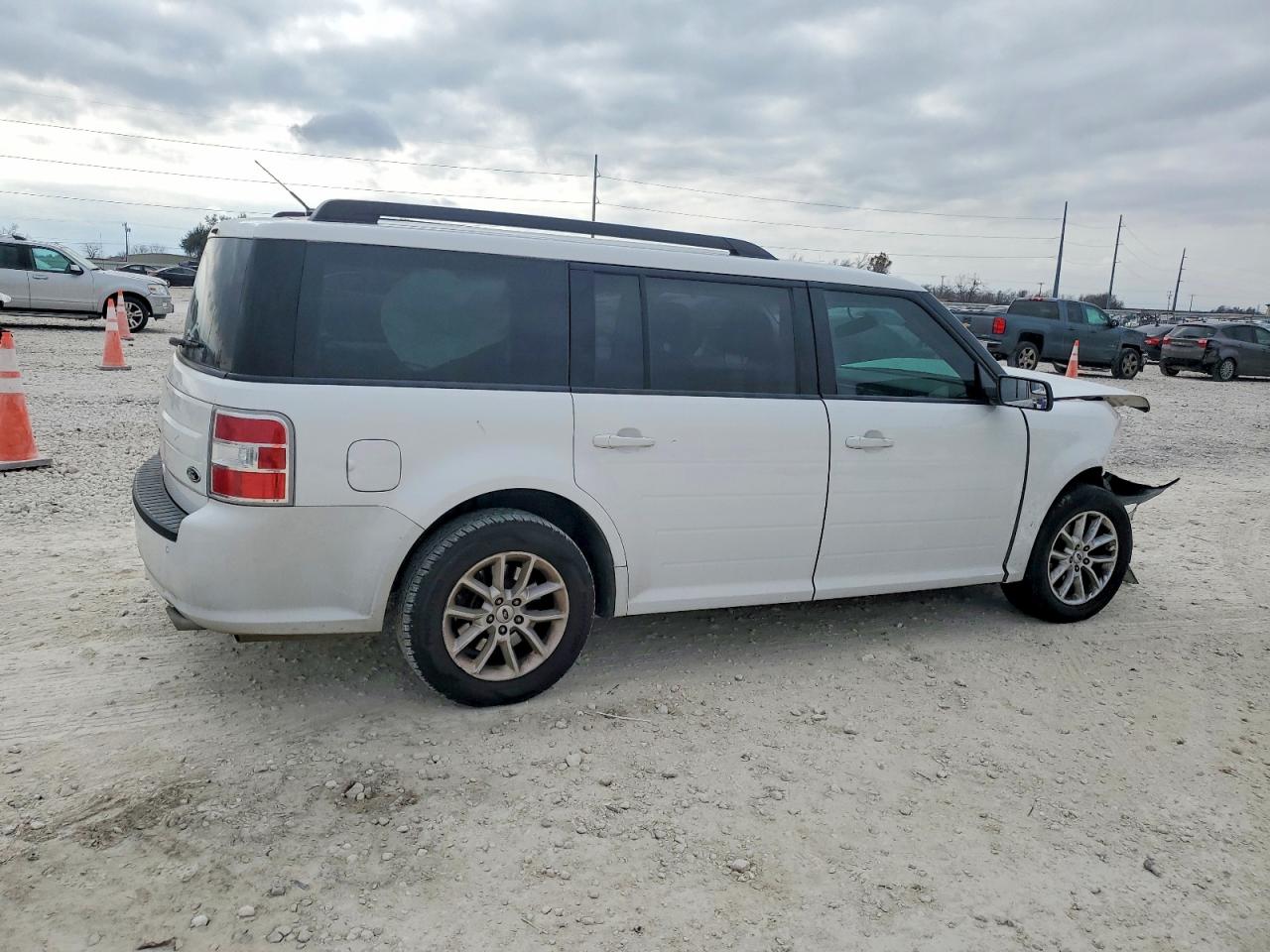 2016 FORD FLEX SE photo 3