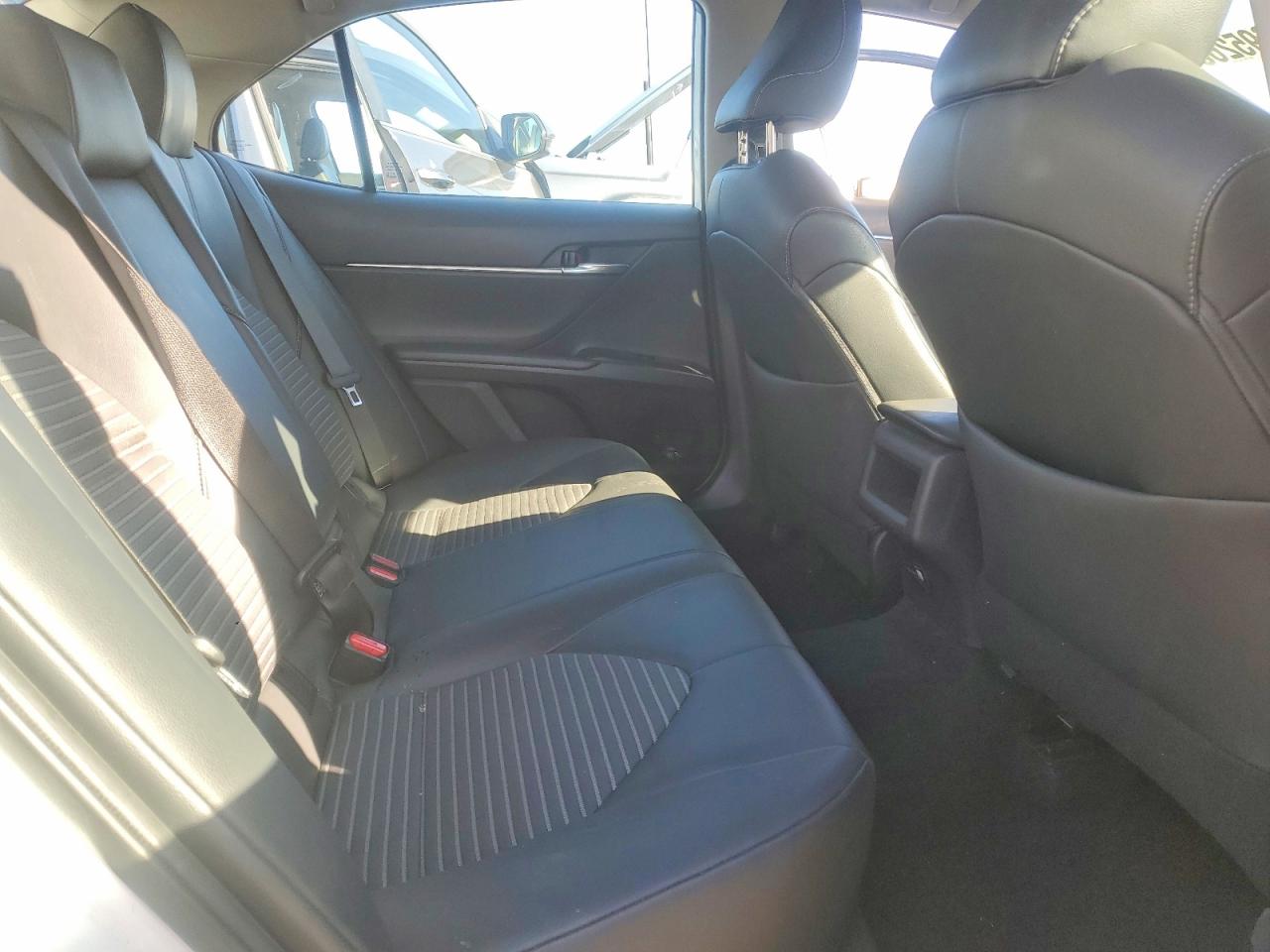 2019 TOYOTA CAMRY L photo 10