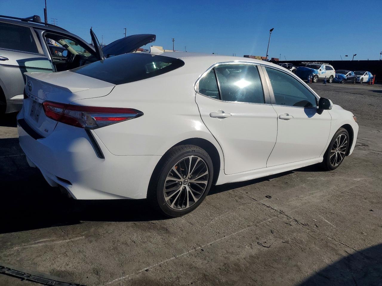 2019 TOYOTA CAMRY L photo 3