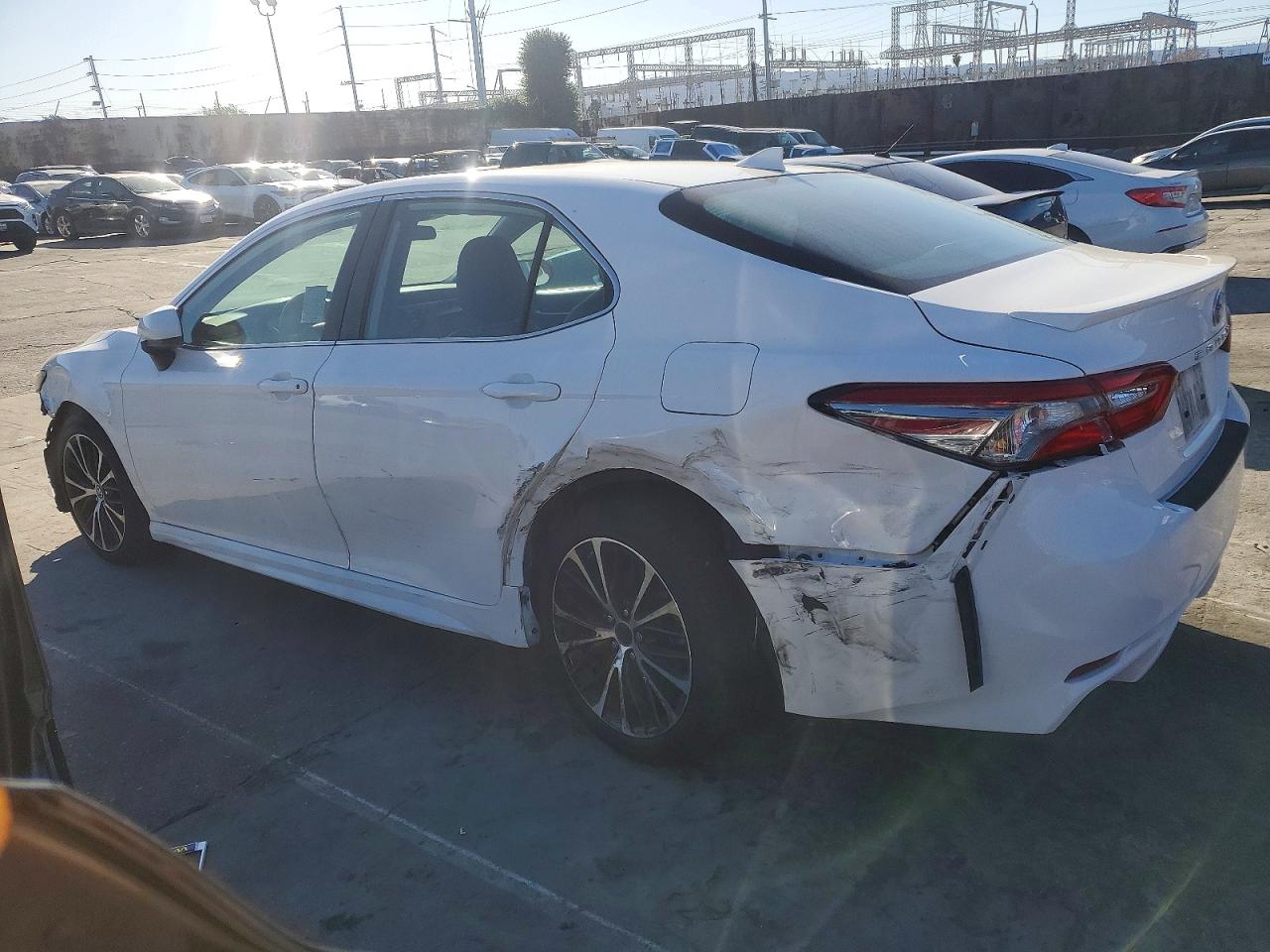 2019 TOYOTA CAMRY L photo 2