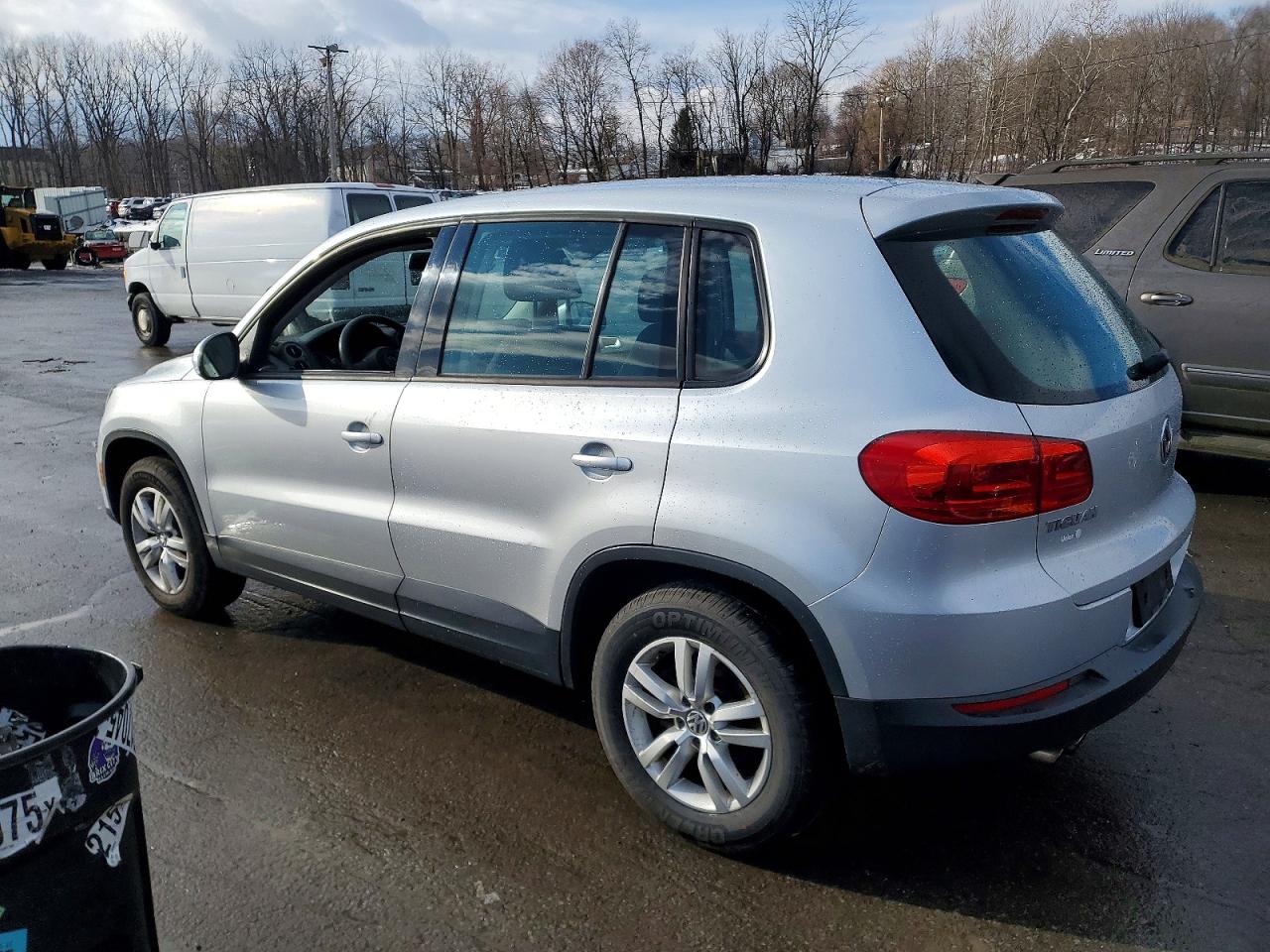 2012 VOLKSWAGEN TIGUAN S photo 2