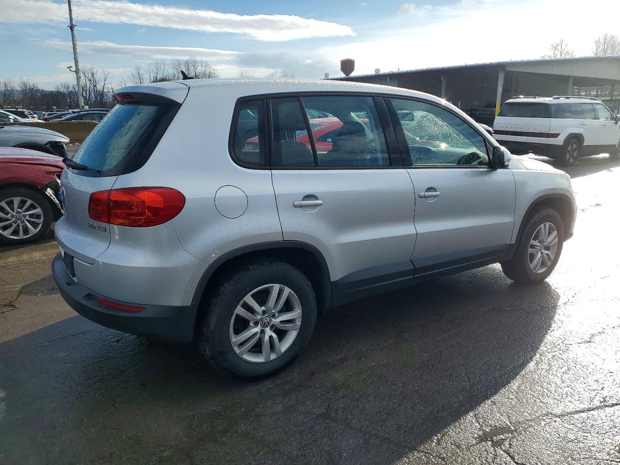 2012 VOLKSWAGEN TIGUAN S photo 3