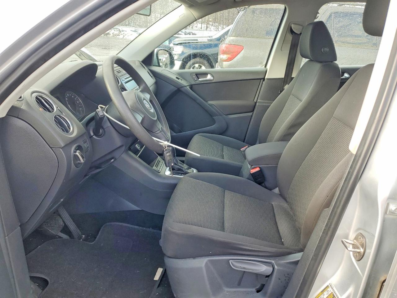 2012 VOLKSWAGEN TIGUAN S photo 7