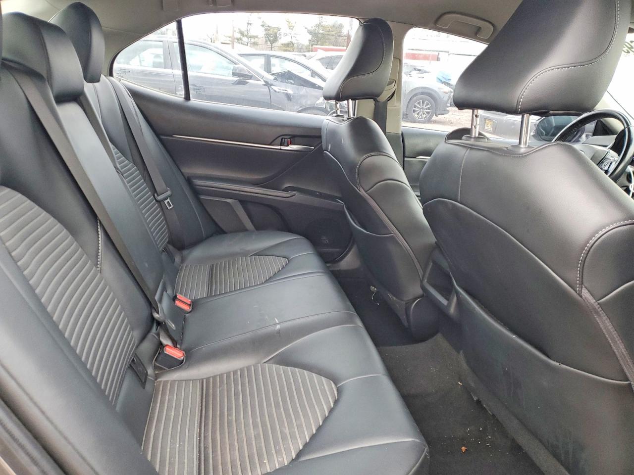 2020 TOYOTA CAMRY SE photo 10
