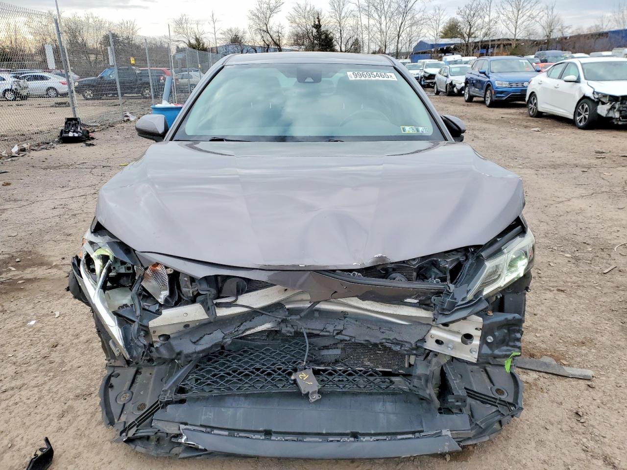 2020 TOYOTA CAMRY SE photo 5
