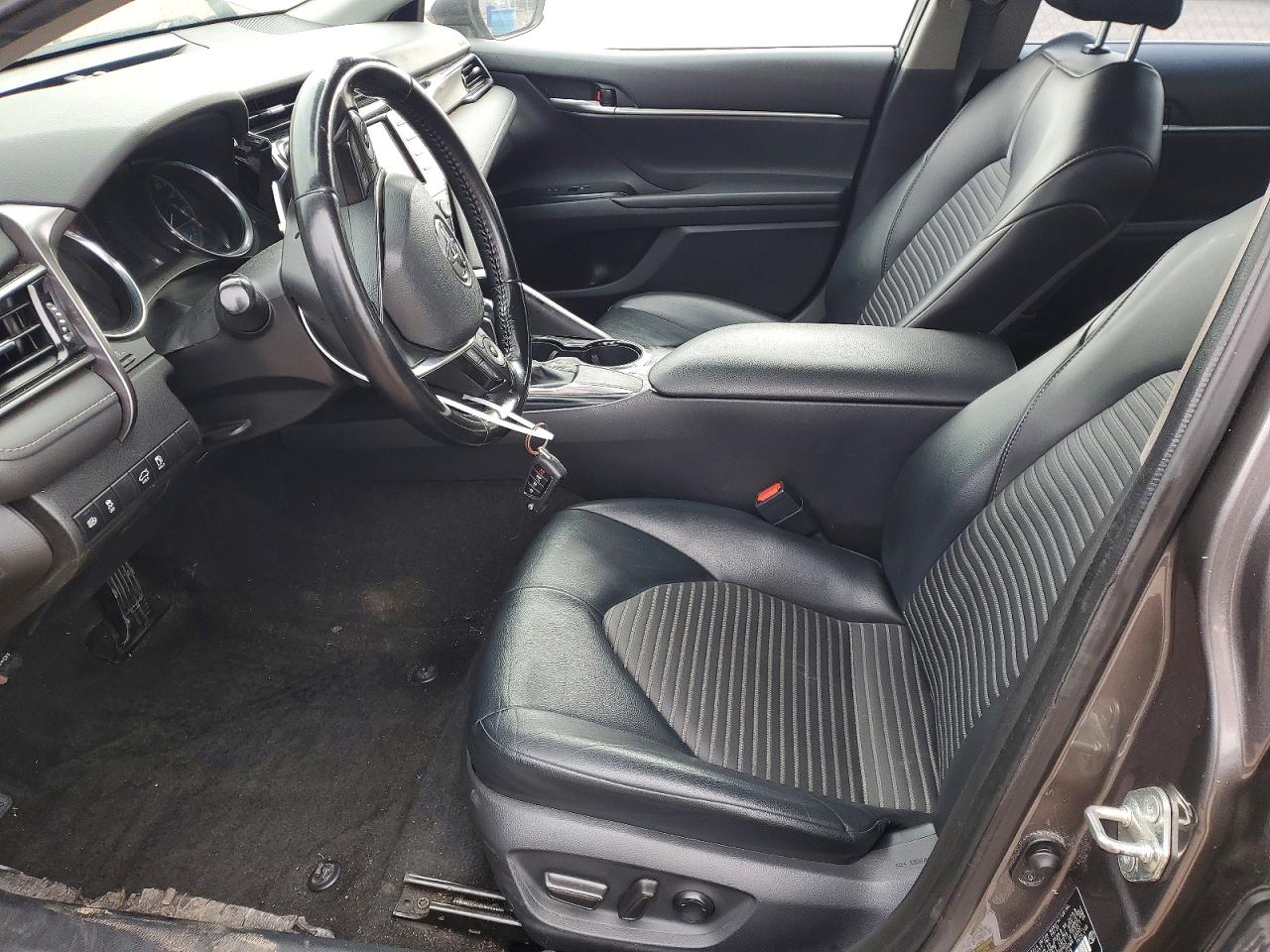 2020 TOYOTA CAMRY SE photo 7