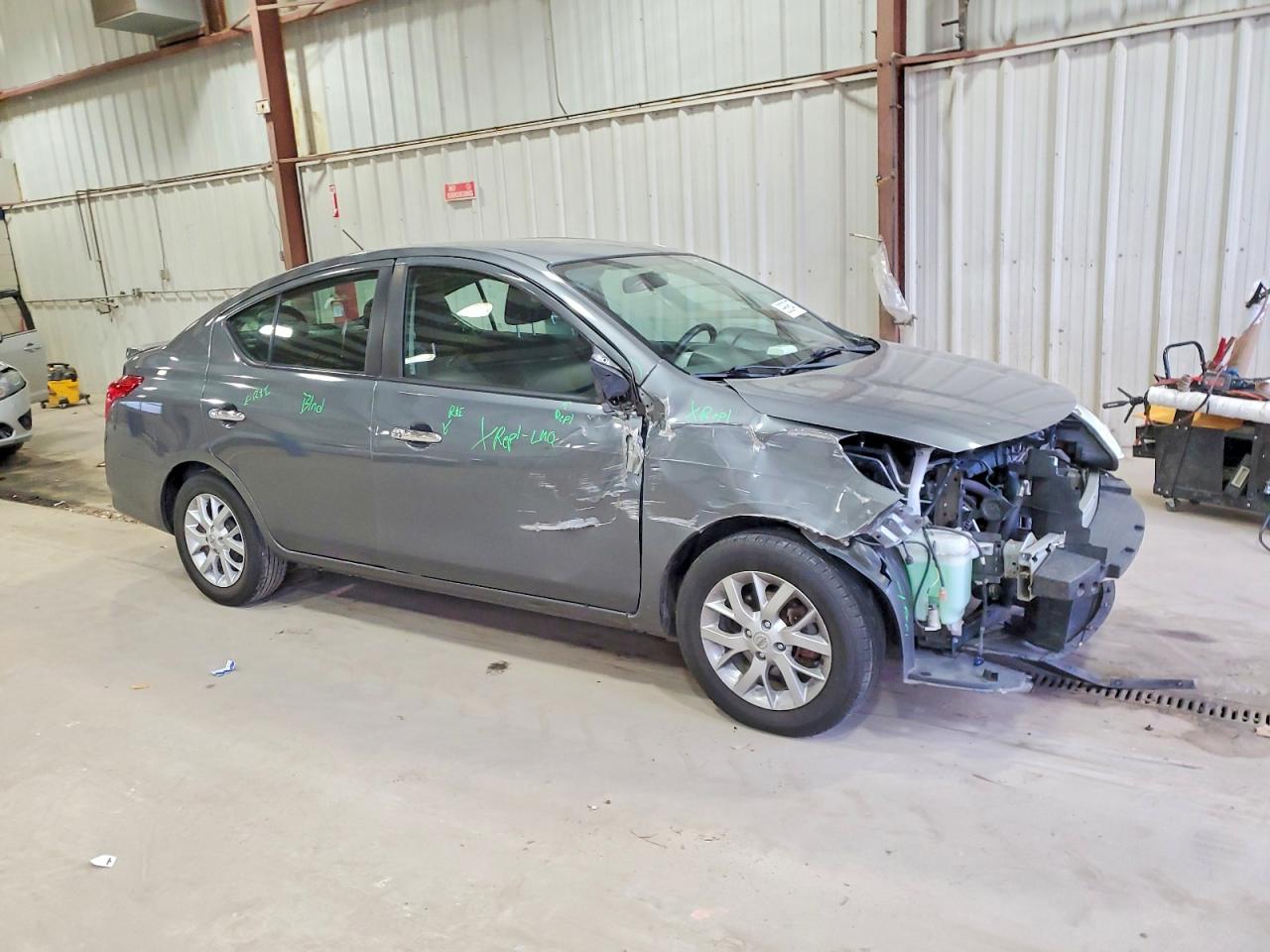 2018 NISSAN VERSA S photo 4