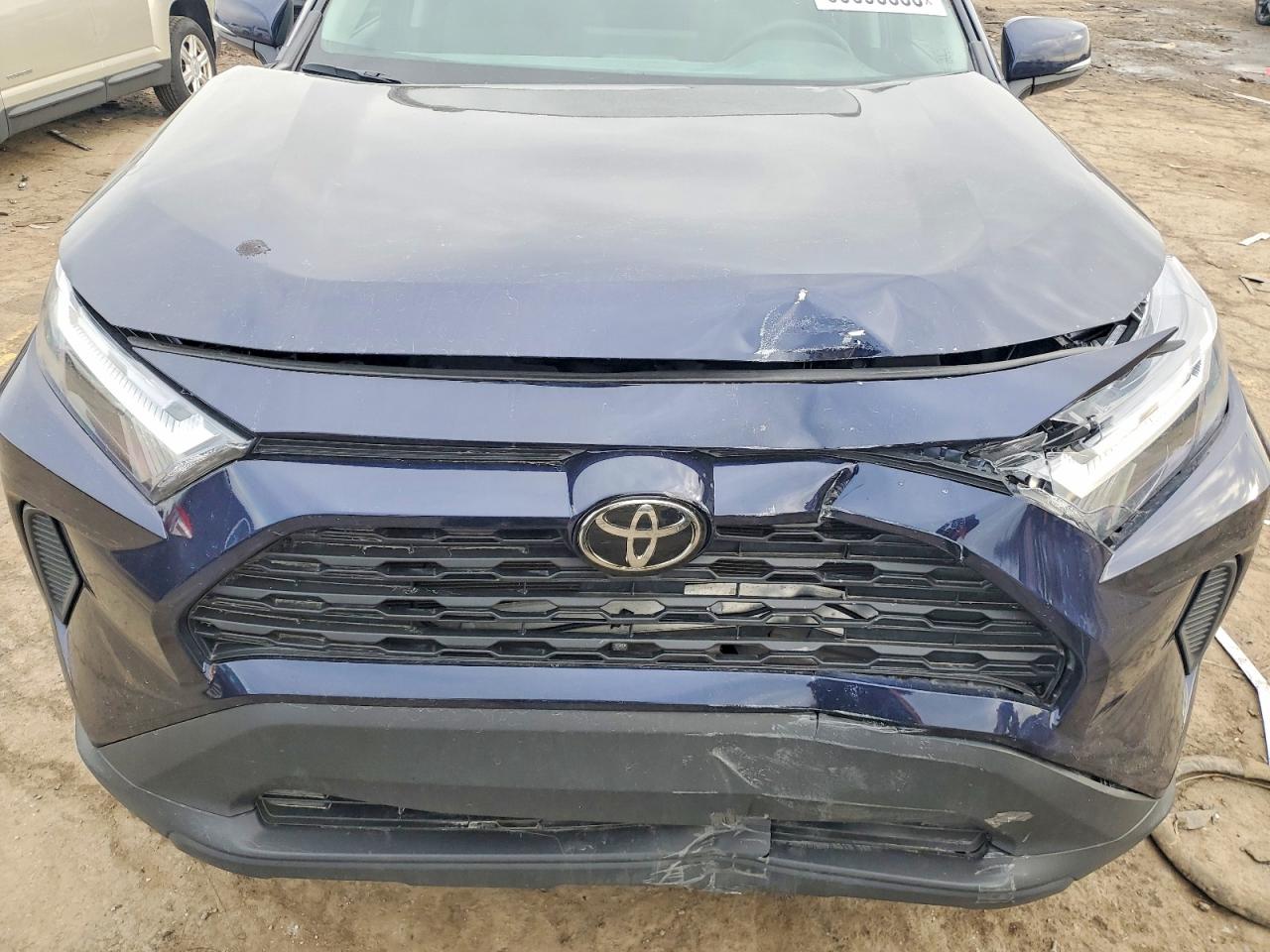 2022 TOYOTA RAV4 XLE photo 12