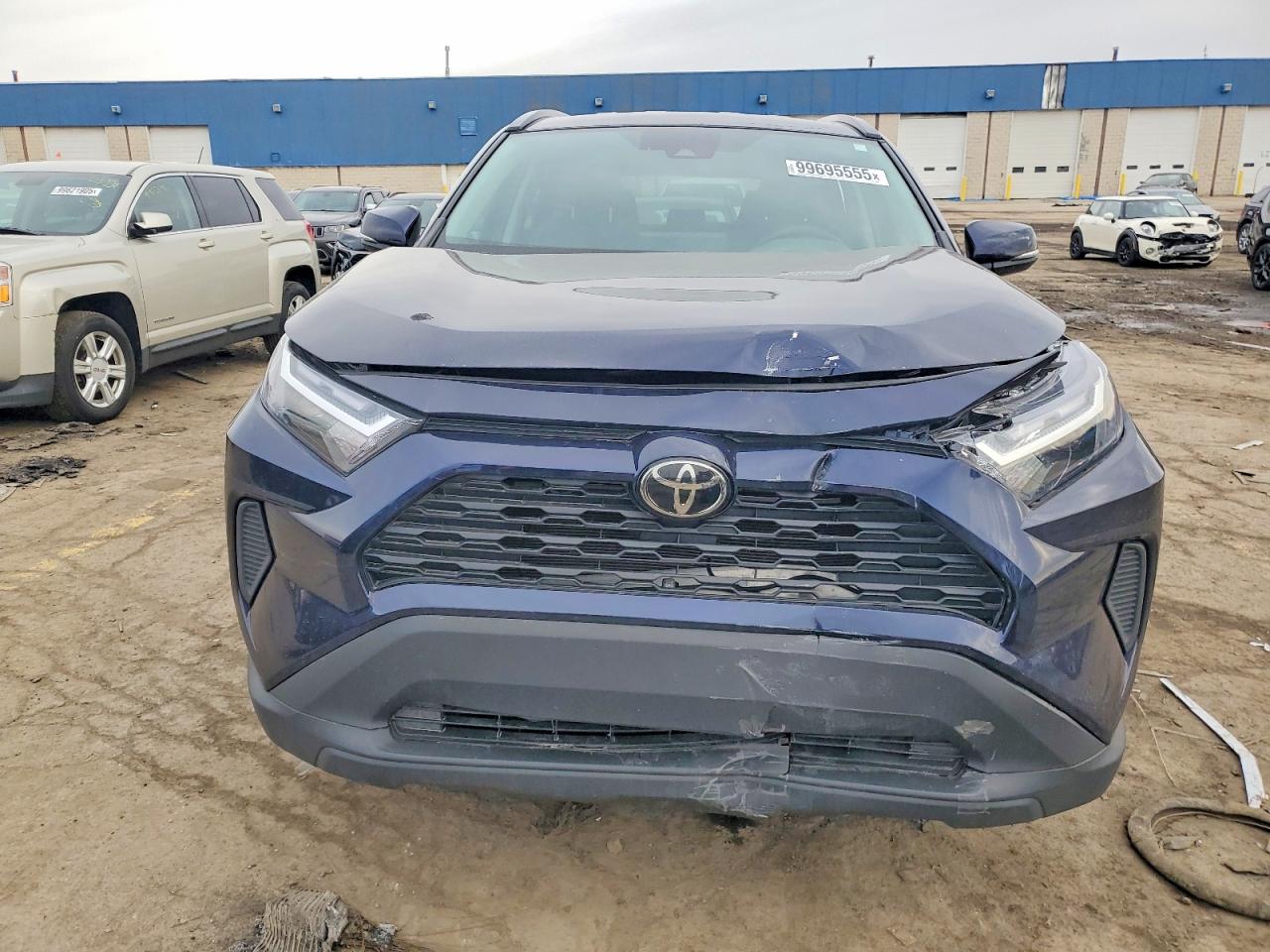 2022 TOYOTA RAV4 XLE photo 5