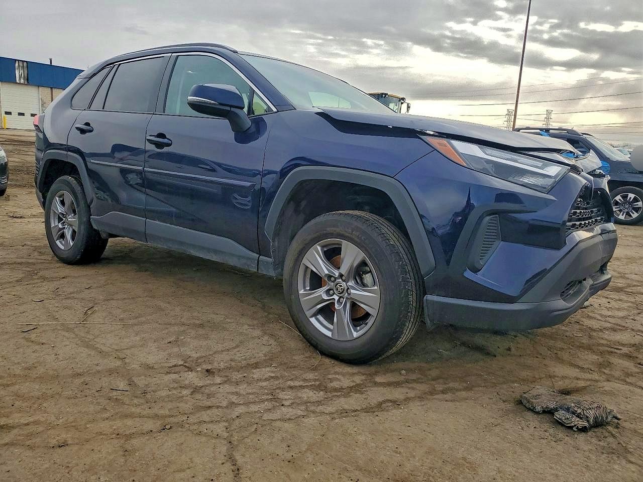 2022 TOYOTA RAV4 XLE photo 4