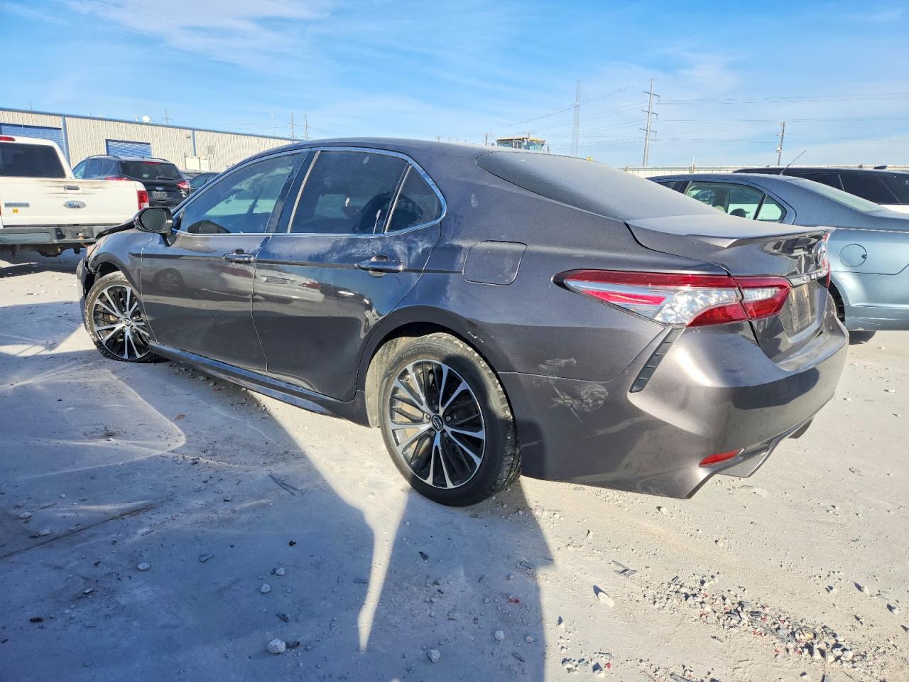 2018 TOYOTA CAMRY L photo 3