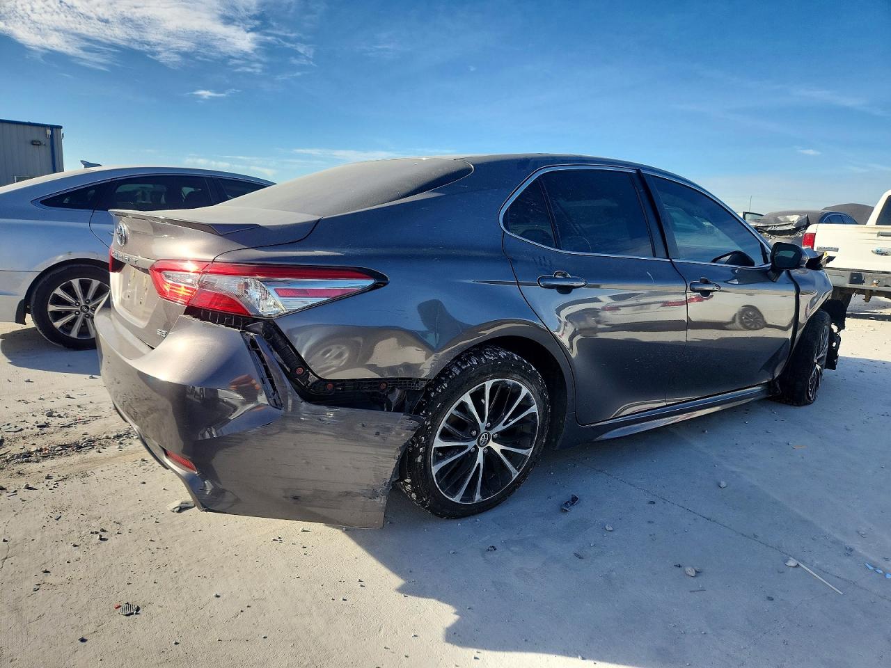 2018 TOYOTA CAMRY L photo 5